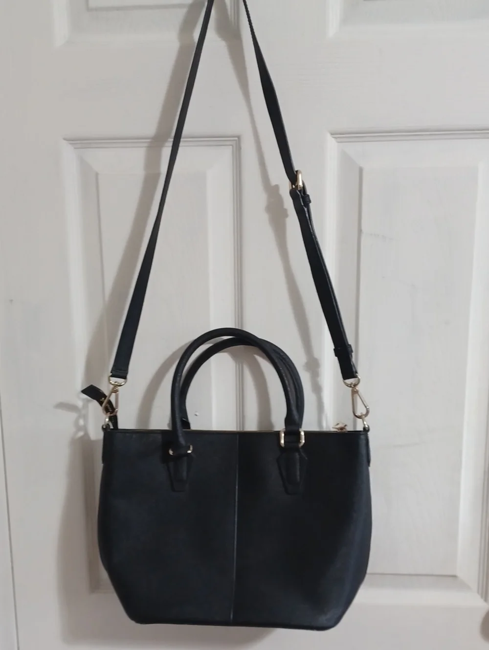 Black DKNY Bryant Park Saffiano With Gold Hardware. LIKE NEW.